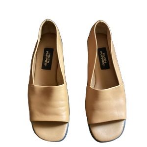 Hush Puppies sandal size 8